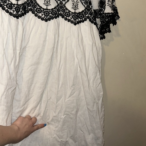 WHITE & BLACK ZARA FREE FLOW COMFY DRESS WITH ELEGANT LACE DETAILING - Picture 9 of 10